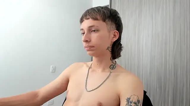 Snapshot of spacehumanz chatting on 02.19.26 spacehumanz online show from 02.19.26