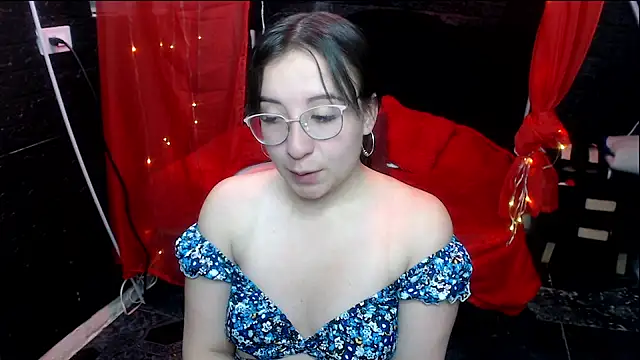 Snapshot of mia_778 chatting on 10.22.25 mia 778 online show from 10.22.25
