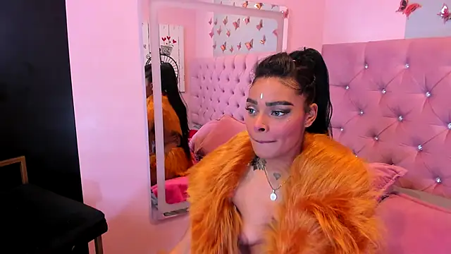 EmmaEbony  online show from 10.31.25