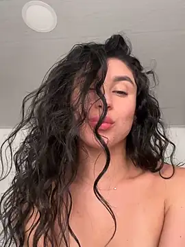 Snapshot of MonicaSalvatore chatting on 02.01.26 MonicaSalvatore online show from 02.01.26