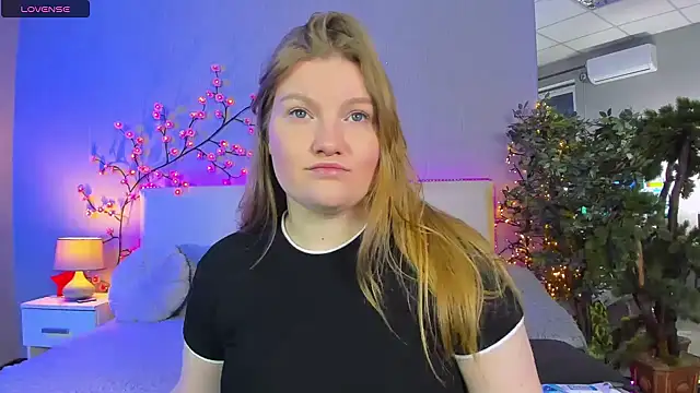 Snapshot of AshleyJoness chatting on 05.18.26 AshleyJoness online show from 05.18.26