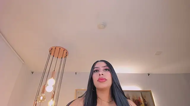 LeahLombardi  online show from 10.02.25