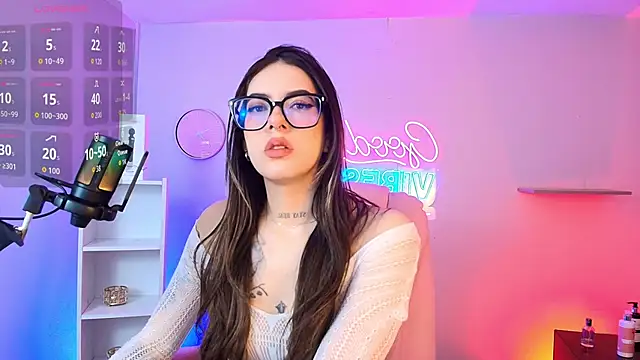 Alice Vixen online show from 10.30.25