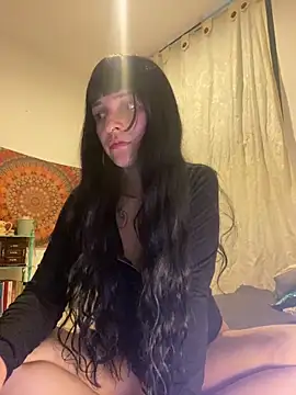 Snapshot of Abril_thompson98 chatting on 12.18.25 Abril thompson98 online show from 12.18.25