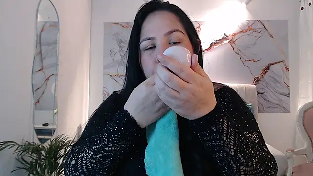 Ashley Grahaam online show from 11.16.25