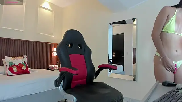 AURORAMARTIN2 online show from 12.03.25