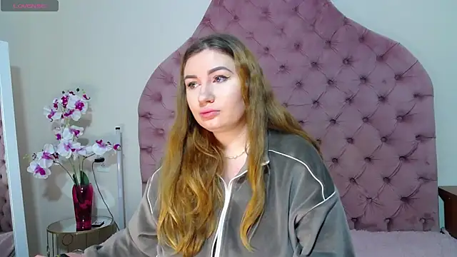 Snapshot of _Agata_ chatting on 02.08.26 Agata online show from 02.08.26