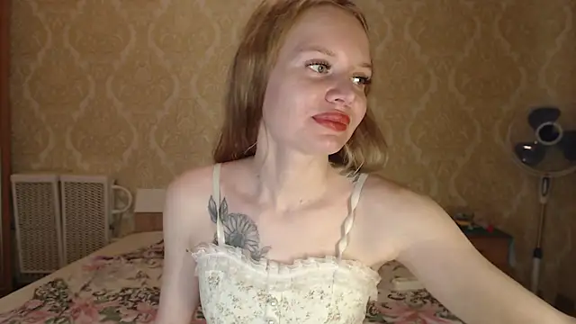 Snapshot of Kitkaat00 chatting on 07.25.26 Kitkaat00 online show from 07.25.26