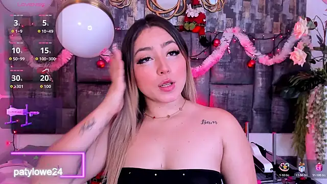 Snapshot of PatyLawrence chatting on 12.21.25 PatyLawrence online show from 12.21.25