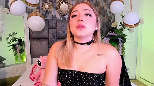 Snapshot of PatyLawrence chatting on 02.03.26 PatyLawrence online show from 02.03.26