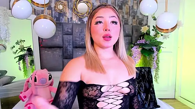 Snapshot of PatyLawrence chatting on 02.04.26 PatyLawrence online show from 02.04.26