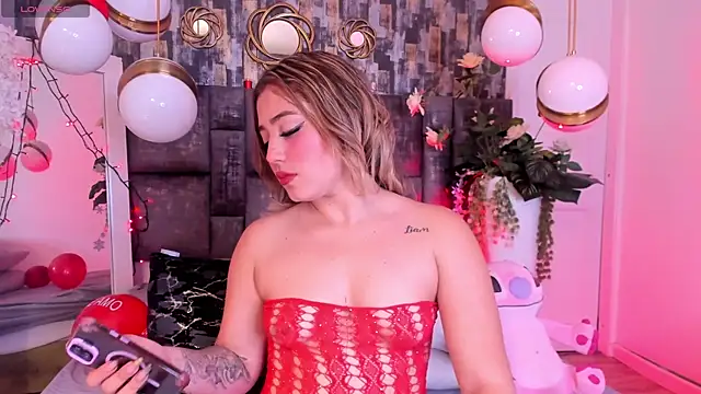 Snapshot of PatyLawrence chatting on 02.12.26 PatyLawrence online show from 02.12.26