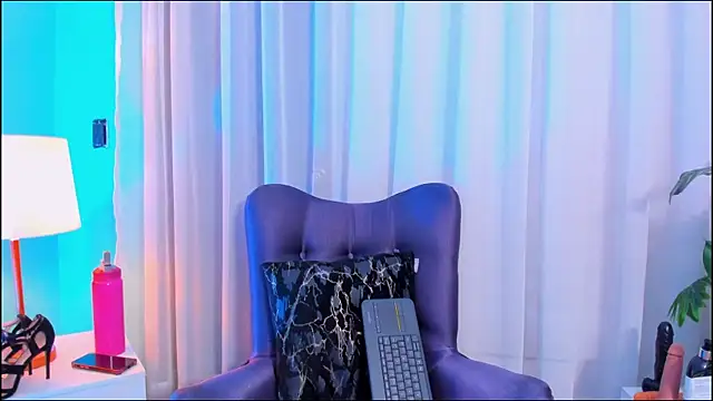 Snapshot of PatyLawrence chatting on 02.24.26 PatyLawrence online show from 02.24.26