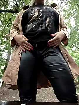 BigAssMom  online show from 10.09.25