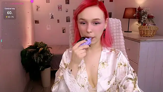 NaomiYoru online show from 04.04.26