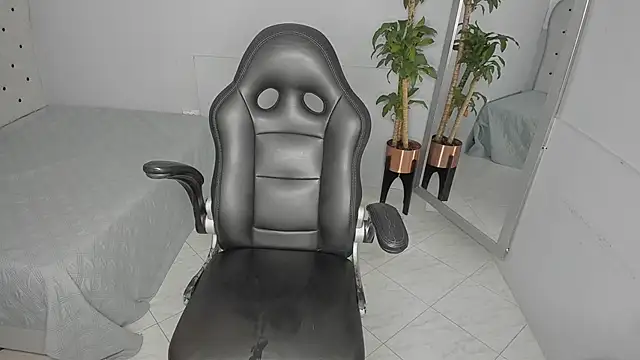 Snapshot of Alix_18_ chatting on 09.25.25 Alix 18 online show from 09.25.25