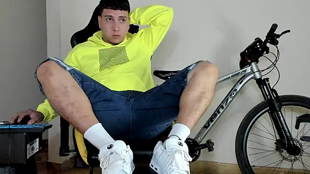 Snapshot of HELLSTAR chatting on 10.20.25 HELLSTAR online show from 10.20.25