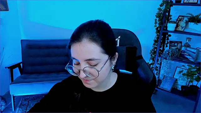 Snapshot of VirtuallVoyant chatting on 10.06.25 VirtuallVoyant online show from 10.06.25