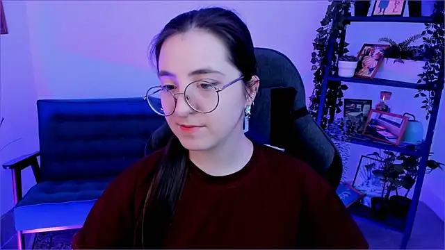 Snapshot of VirtuallVoyant chatting on 10.07.25 VirtuallVoyant online show from 10.07.25