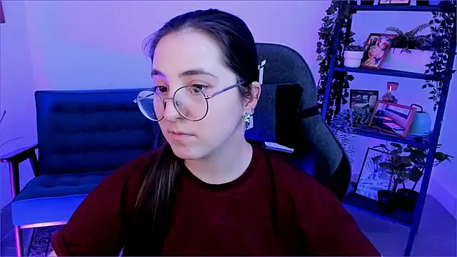 Snapshot of VirtuallVoyant chatting on 10.07.25 VirtuallVoyant online show from 10.07.25