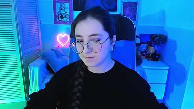 Snapshot of VirtuallVoyant chatting on 10.13.25 VirtuallVoyant online show from 10.13.25