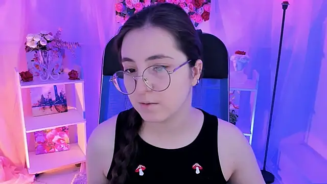 Snapshot of VirtuallVoyant chatting on 10.17.25 VirtuallVoyant online show from 10.17.25