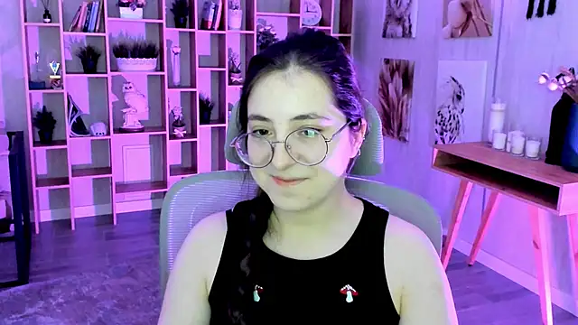 Snapshot of VirtuallVoyant chatting on 11.05.25 VirtuallVoyant online show from 11.05.25