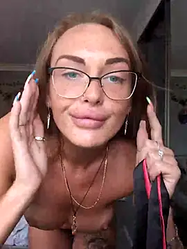 Snapshot of Danciaxx chatting on 06.17.26 Danciaxx online show from 06.17.26