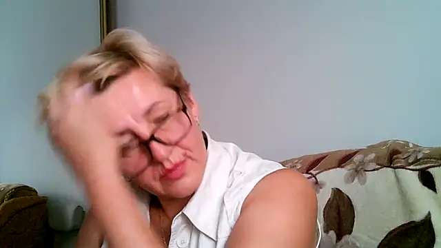 Snapshot of Dana4921 chatting on 09.21.25 Dana4921 online show from 09.21.25