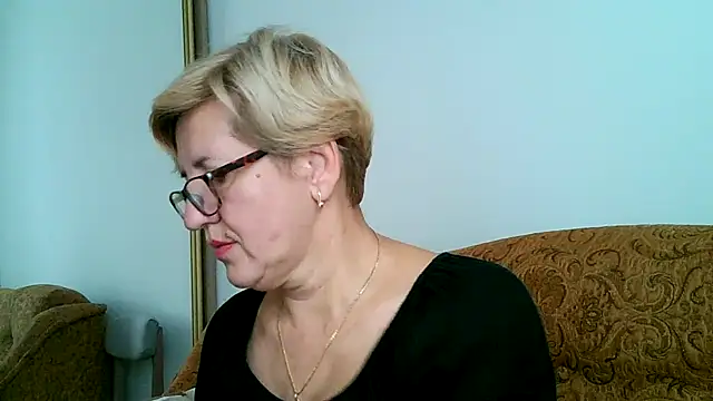 Snapshot of Dana4921 chatting on 10.13.25 Dana4921 online show from 10.13.25