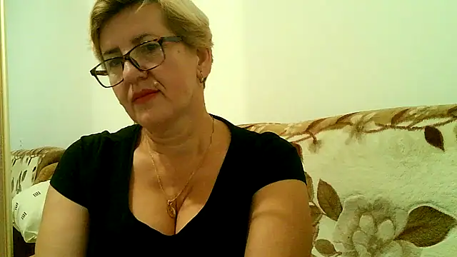 Snapshot of Dana4921 chatting on 10.15.25 Dana4921 online show from 10.15.25