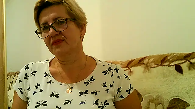 Snapshot of Dana4921 chatting on 10.17.25 Dana4921 online show from 10.17.25