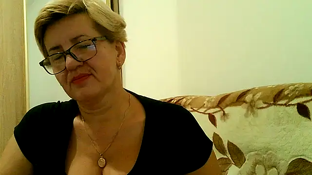 Snapshot of Dana4921 chatting on 10.18.25 Dana4921 online show from 10.18.25