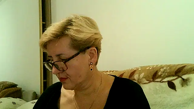 Snapshot of Dana4921 chatting on 10.21.25 Dana4921 online show from 10.21.25