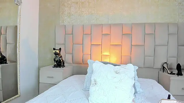 cloesummerr  online show from 11.17.25