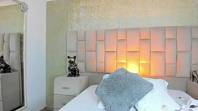 cloesummerr  online show from 11.25.25