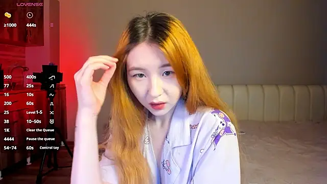 Clarity Yumi online show from 11.30.25