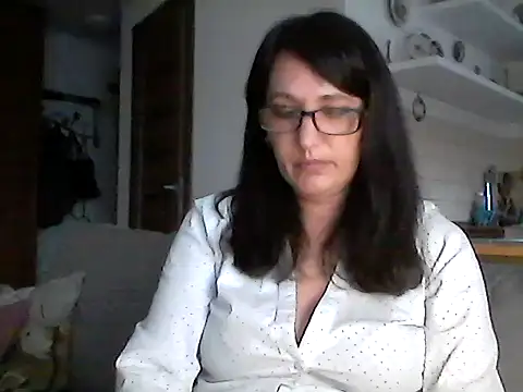 Snapshot of Elena48324 chatting on 05.13.26 Elena48324 online show from 05.13.26