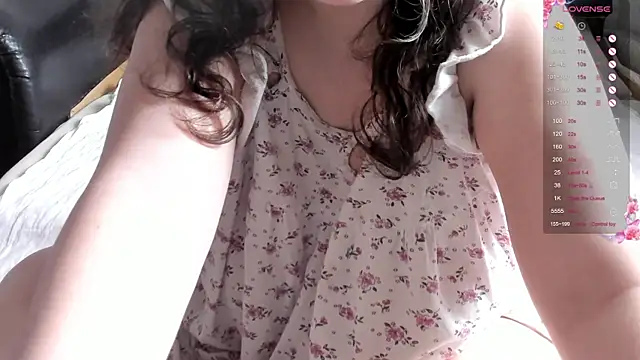 Snapshot of alice_allens chatting on 04.28.26 alice allens online show from 04.28.26