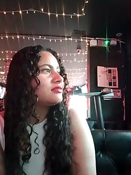 Snapshot of Yaya_watson chatting on 10.11.25 Yaya watson online show from 10.11.25