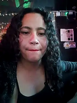Snapshot of Yaya_watson chatting on 10.18.25 Yaya watson online show from 10.18.25