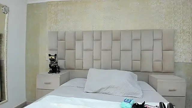 Starbutterflyy  online show from 10.02.25