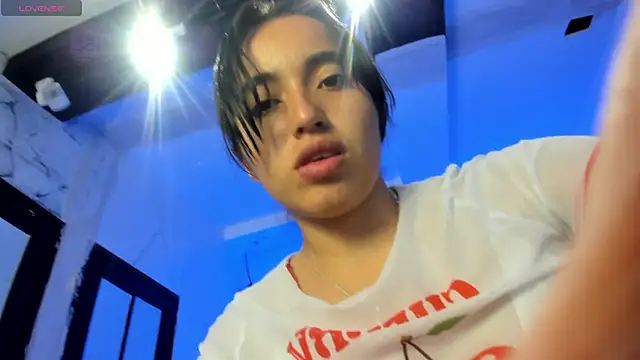 Starbutterflyy  online show from 10.03.25