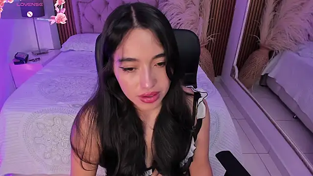 Starbutterflyy  online show from 02.07.26