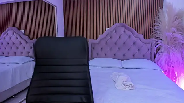 Starbutterflyy  online show from 04.14.26