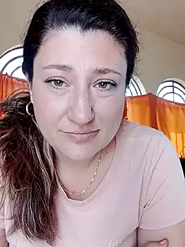 Snapshot of BlanquitaMexicana chatting on 10.21.25 BlanquitaMexicana online show from 10.21.25