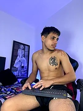 Snapshot of Luke_Stone chatting on 10.02.25 Luke Stone online show from 10.02.25