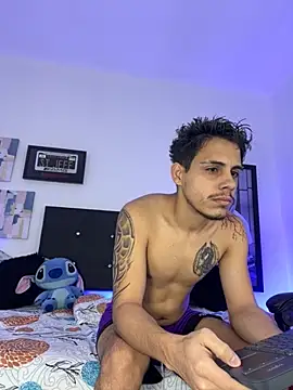 Snapshot of Luke_Stone chatting on 10.12.25 Luke Stone online show from 10.12.25