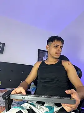 Snapshot of Luke_Stone chatting on 10.24.25 Luke Stone online show from 10.24.25