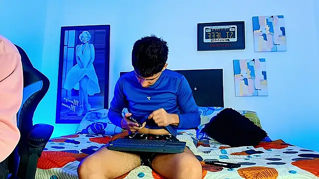 Snapshot of Luke_Stone chatting on 10.27.25 Luke Stone online show from 10.27.25